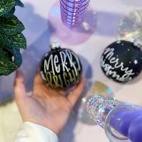 Kerstlettering: unieke kerstballen & wenskaarten