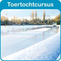 Je hebt les op dinsdag of donderag om 19:40 uur. Op de entreepas staan 25 entrees, deze zijn te gebruiken op je lesuur tot en met 4 januari 2026 en op publieksuren voor de vrije trainingen. Resterende tegoeden kunnen na 4 januari alleen gebruikt worden voor vrijschaatsen op publieksuren tot en met 31 december 2026.
