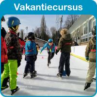 Je hebt les op de publieke uren. Op de QR-code staan 5 entrees, 4 voor de lessen en 1 om een keer vrij te komen schaatsen. Gemiste lessen kun je tot 22 maart 2026 inhalen middels een inhaalles. Overgebleven tegoeden zijn te gebruiken om vrij te schaatsen tot en met 31 december 2026. Jouw eerste les wordt gegeven op maandag 29 december 2025.